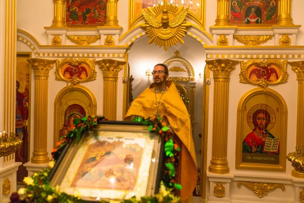 Le service de Noël orthodoxe et la veillée sur l'île de Koh Chang, Thaïlande — Photo