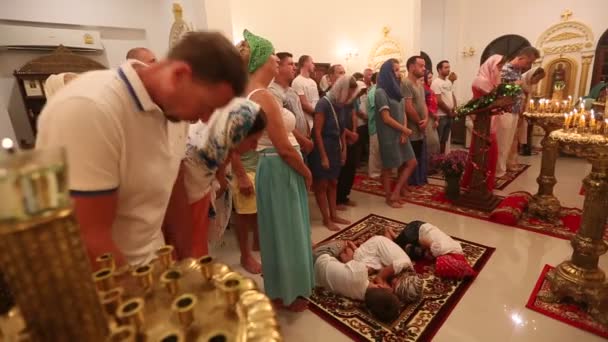 Servizio natalizio e veglia nella festa della Natività di Cristo (Chiesa ortodossa russa ) — Video Stock