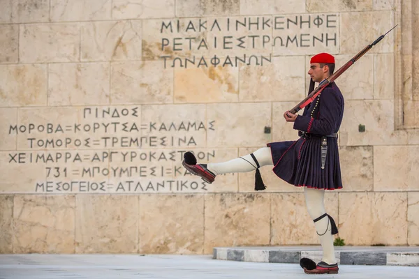 Evzone a guardia della Tomba del Milite Ignoto — Foto Stock