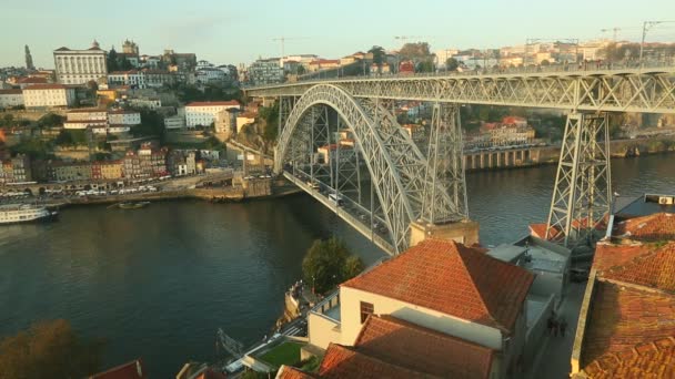 Порто skyline, річки Дору на заході сонця. — стокове відео