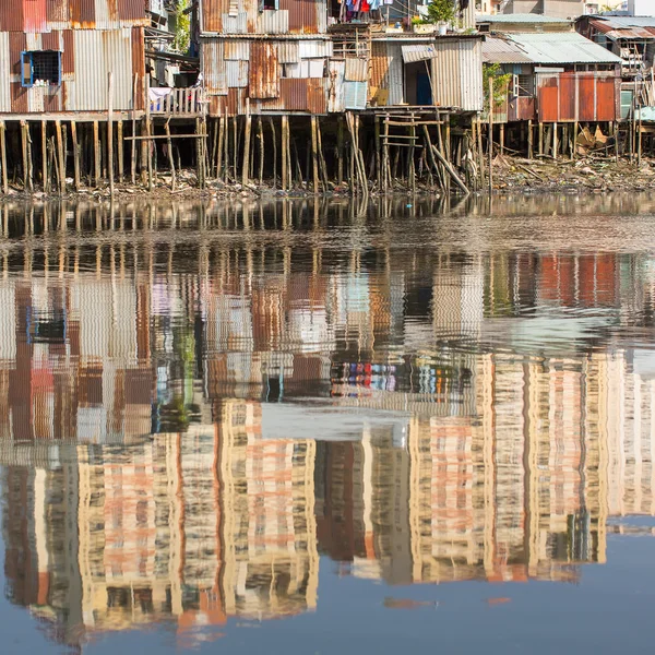 Slums near river. Saigon, Vietnam. — Φωτογραφία Αρχείου