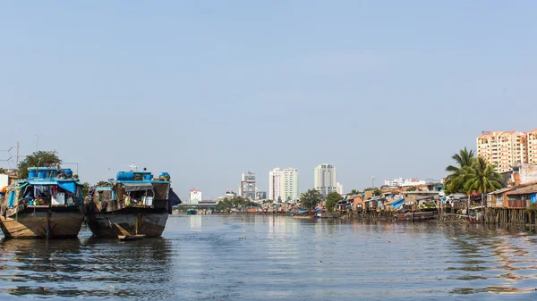 Slums near river. Saigon, Vietnam. — Φωτογραφία Αρχείου