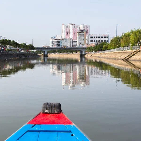 Vista de la ciudad desde Boat —  Fotos de Stock