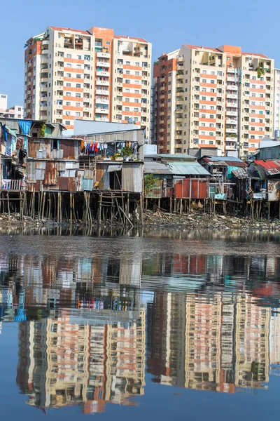 Stad sloppenwijk in Ho Chi Minh — Stockfoto