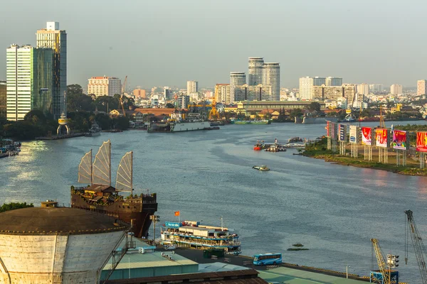 Blick von oben auf den Fluss Saigon — Stockfoto
