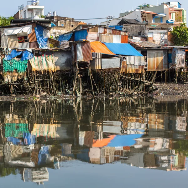 Φτωχογειτονιά της πόλης στο Χο Τσι Μινχ — Φωτογραφία Αρχείου