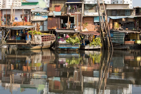 Floating market with reflection in water — 스톡 사진