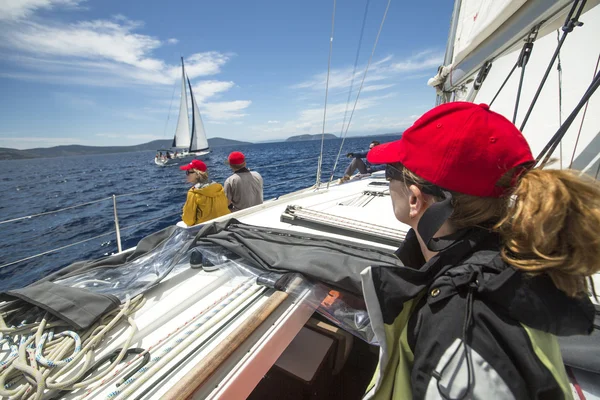 Sailors participate in sailing regatta — Stock Photo, Image