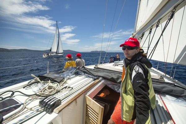 Segler nehmen an Segelregatta teil — Stockfoto