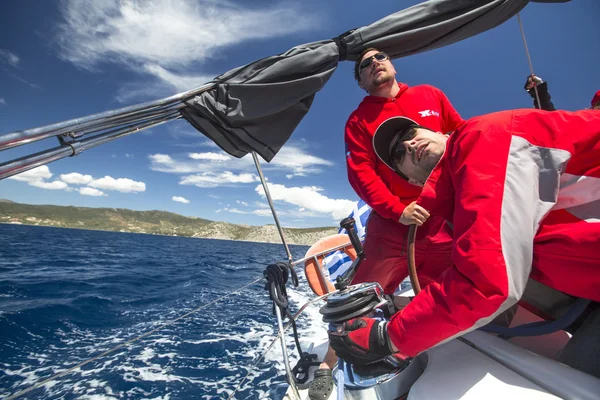Les marins participent à la régate de voile — Photo