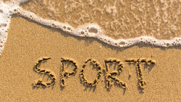 Sport - Wort auf Sandstrand gezeichnet — Stockfoto