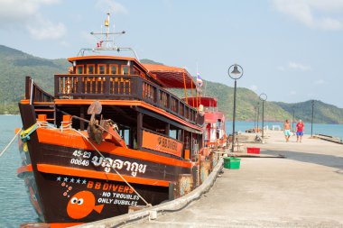 Tourist boat at the pier in Bang Bao