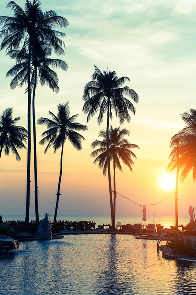 Spiaggia tropicale al tramonto stupefacente — Foto Stock