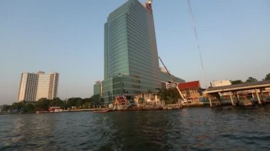 Chao Phraya yerel ulaşım tekne