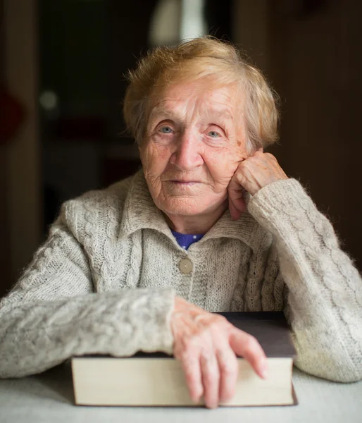 Portrait of elderly woman — Stock Photo, Image