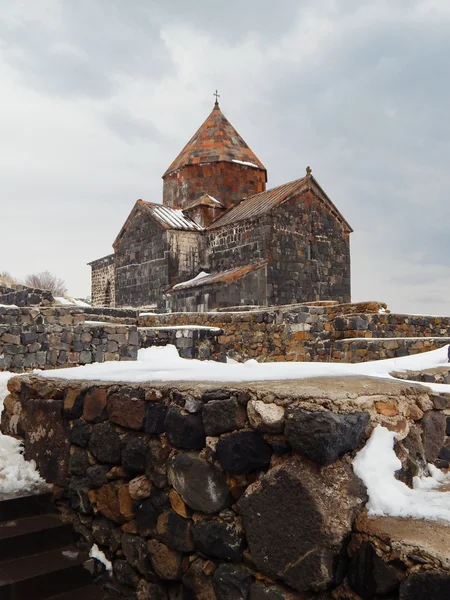 Sevanavank - Ermenistan'daki Sevan Gölü kıyısında bir Manastırı (9.Asır).