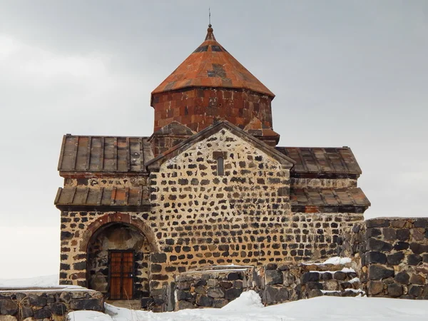 Sevanavank - アルメニアの湖ショア セバンに修道院 (9 世紀). — ストック写真