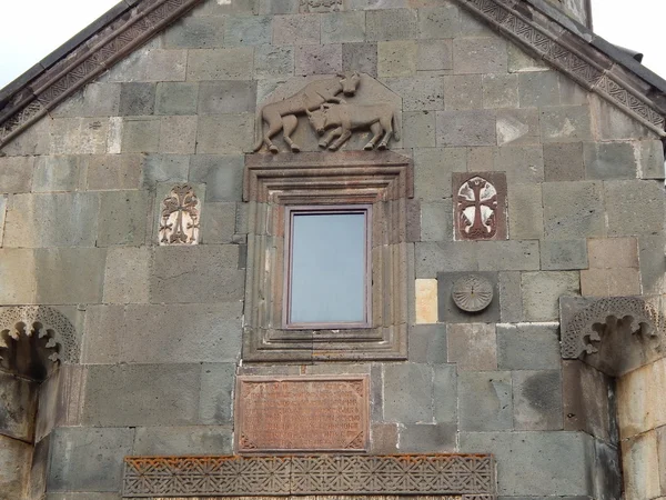 Podrobnosti o stěnách klášter Geghard - středověkého kláštera v Arménii — Stock fotografie