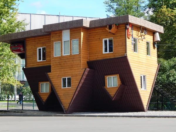 Fuar, sergi başarılarından, Moskova. ters bir ev. Eylül 2014.