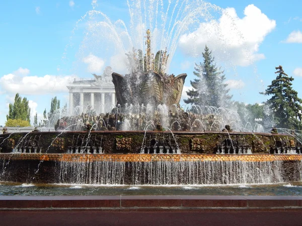 Vdnh, Leistungsschau, Moskau. Brunnen "Steinblume" (1954). September 2014. — Stockfoto