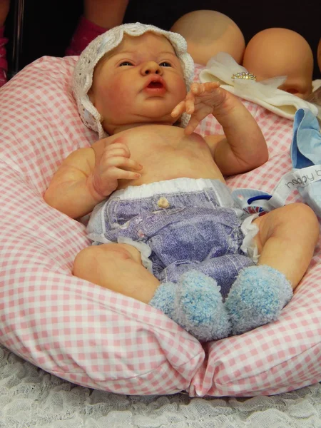 Bir bebek-yeniden doğuş. El sanatları. Tahsil yazarın bebek. 10 Uluslararası bebek Salon, Moskova. Ekim 2014. — Stok fotoğraf