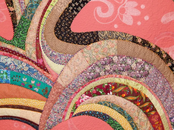 Artigianato. Una parte di un pannello patchwork fatto a mano. Un progetto espositivo internazionale "Grand Textile", Mosca. novembre 2014 . — Foto Stock