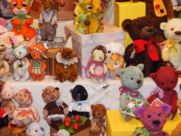 Moscow Exposição Internacional de ursos colecionáveis "Olá Teddy". Dezembro de 2014 . — Fotografia de Stock