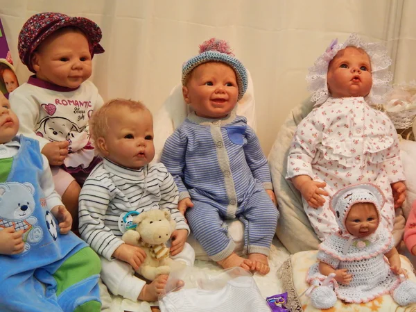 El sanatları. 5 Moskova Uluslararası Fuarı tahsil bebek 