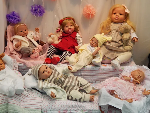 Muñecas renacidas. Artesanía. The 5th Moscow International Exhibition of Collectible Dolls "Art of Dolls" (en inglés). diciembre, 2014 . Imágenes de stock libres de derechos