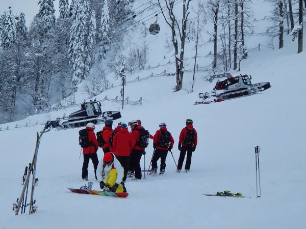 Equipo de resultados. Complejo deportivo y turístico "Gornaya karusel" ("Carrusel de montaña"), 1500 metros, Krasnaya Polyana, Sochi, Rusia. enero, 2015 . —  Fotos de Stock