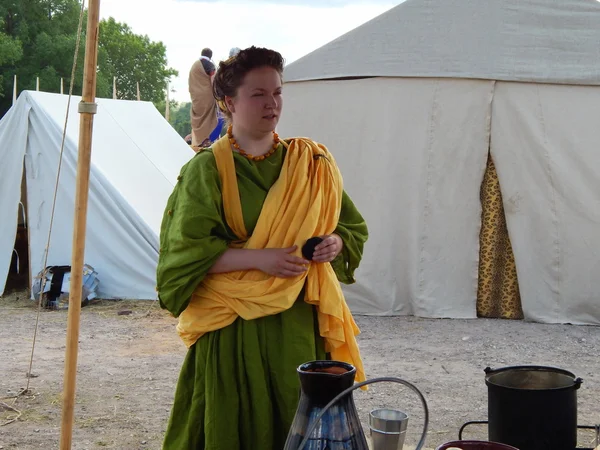 The participant of the international festival "Times and epochs. Ancient Rome" in the park-reserve Kolomenskoye in Moscow. — Stock Photo, Image