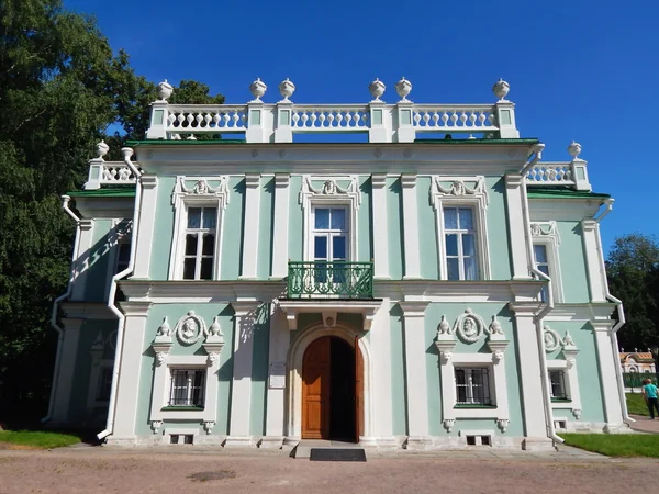 Het Italiaanse huis in de architecturale Park Ensemble Kuskovo, Moskou. Juli, 2015. — Stockfoto