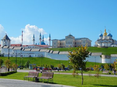Kazan Kremlin ile kiliseler ve Kol Şerif Camii setin görünümünden.