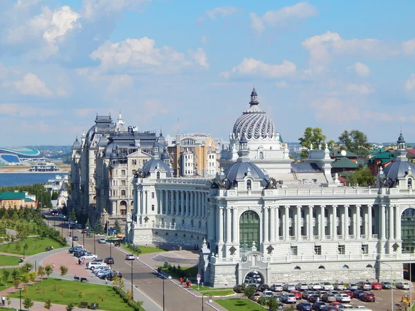 A view from the Kremlin hill at the Modern Palace of Farmers in the city of Kazan. In the republic Tatarstan in Russia. — Stock Photo, Image