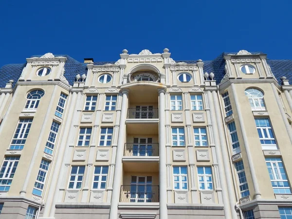 A high rise resiential house in the city of Kazan in the republic Tatarstan in Russia. — Stock Photo, Image