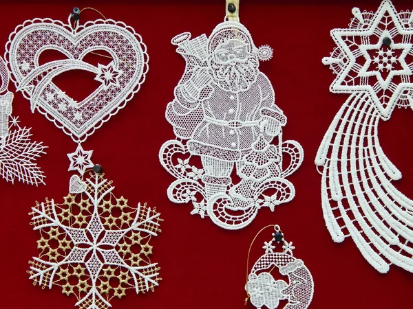 Kerstmis speelgoed achtergrond. Brussel lace. Close-up. — Stockfoto