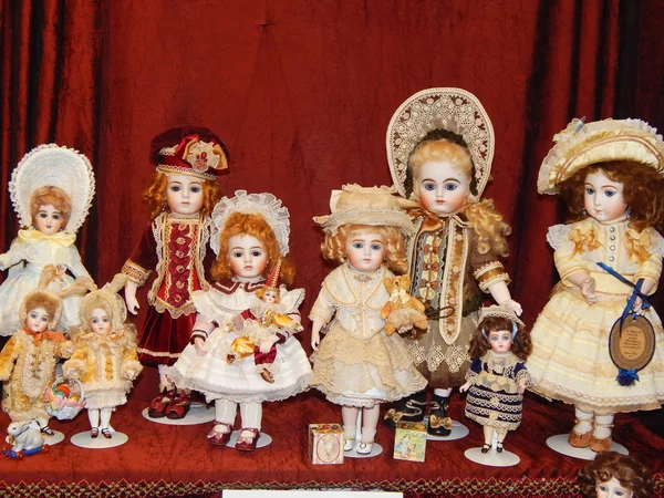 Collectible dolls at the international Salon of collectible authors' dolls in Moscow. — Stock Photo, Image