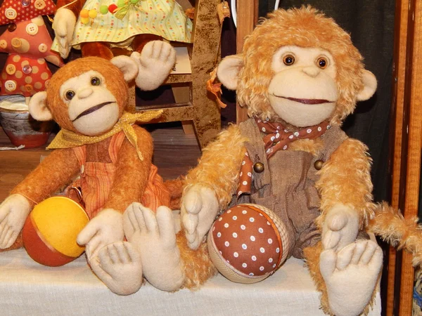 Crafts.Funny handmade monkeys. — Stock Photo, Image