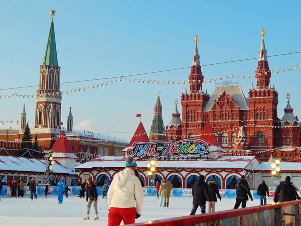 Eislaufbahn auf dem Roten Platz in Moskau. — Stockfoto