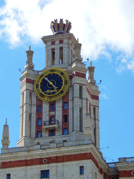 El edificio de la Universidad Estatal de Moscú en Vorob 'ovy Gory (Sparrow Hills ). — Foto de Stock