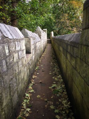 York 'un ünlü duvarlarının dar bir bölümü boyunca bir manzara.