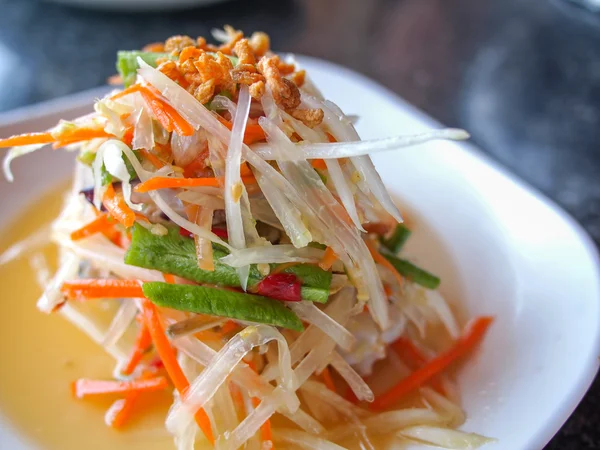 Papaya salade met gedroogde garnalen — Stockfoto