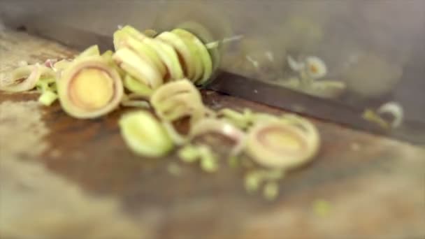 Lemongrass plátek na dřevěné Řeznické špalky — Stock video