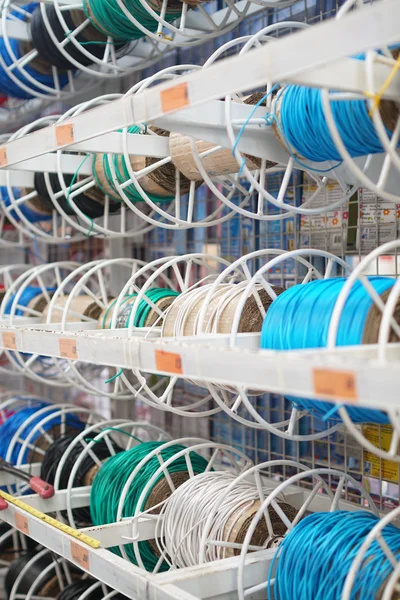 Carretes de cable en la tienda — Foto de Stock