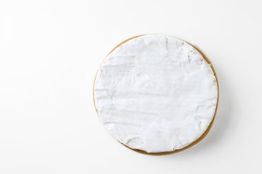 Camembert peyniri kutusunda
