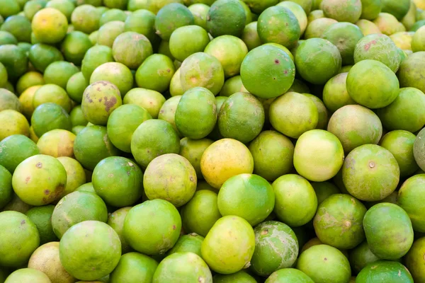 Lime heap in the market — Stock Photo, Image