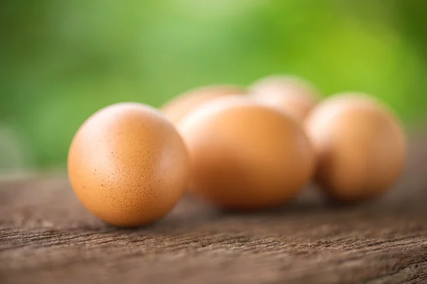 Ägg på en trä — Stockfoto