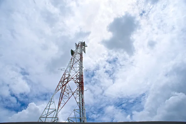 Torre de comunicación — Foto de Stock