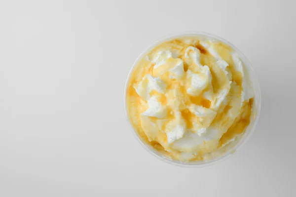 Whipped cream with caramel — Stock Photo, Image