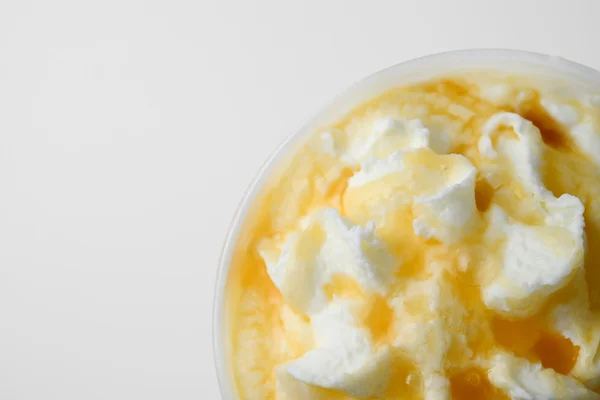 Whipped cream with caramel — Stock Photo, Image